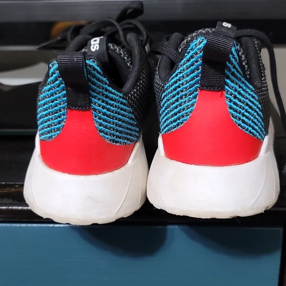 Adidas Questar Flow sneakers.  Size 6. (96) - Picture 4 of 5